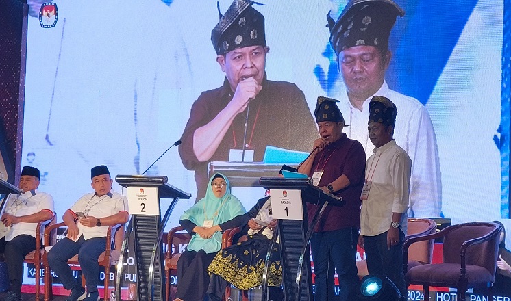 Teriakan ISO Menang Siak Hebat Menggema Saat Pasangan Irving-Sugianto Paparkan Visi dan Misi Dalam Debat Terbuka Cabup dan Cawabup Siak 2024